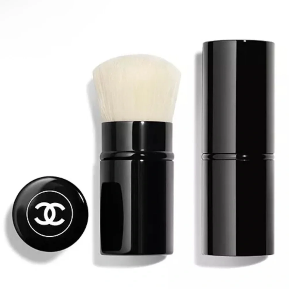NIB CHANEL RETRACTABLE KABUKI BRUSH